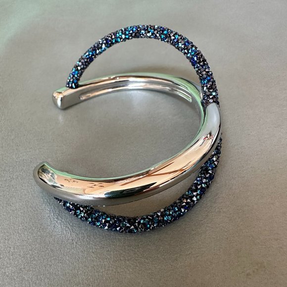 MACY'S CUFF BRACELET SILVER BLUE SPARKLE NEW - Picture 2 of 7